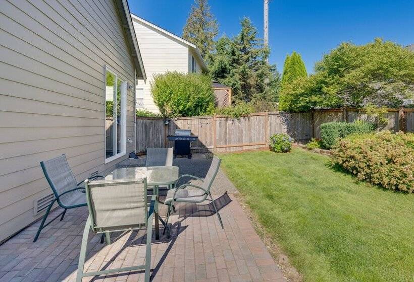 Bothell Retreat: Home Gym, Fireplace & More!