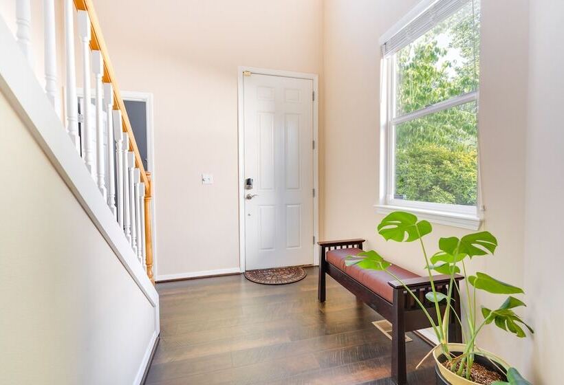 Bothell Retreat: Home Gym, Fireplace & More!