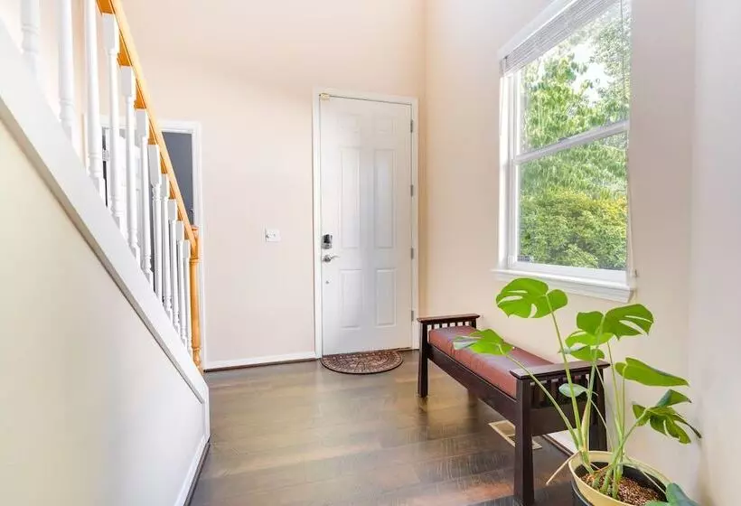 Bothell Retreat: Home Gym, Fireplace & More!