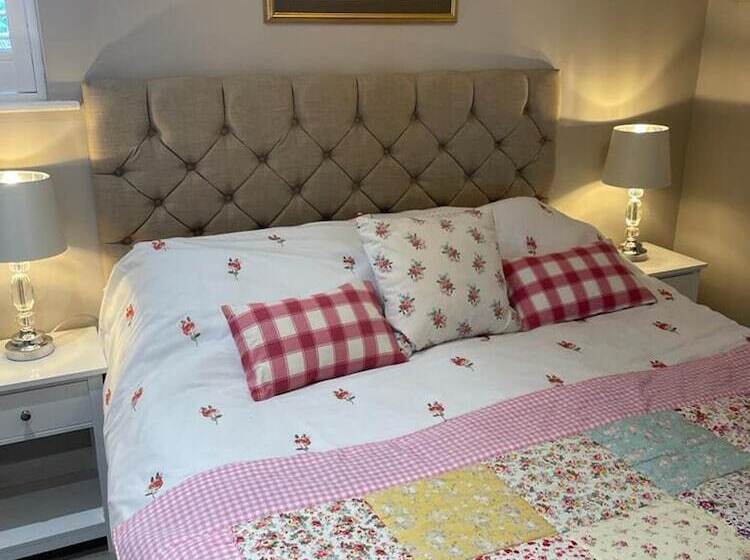 Captivating 1 Bed Cottage In Ross On Wye