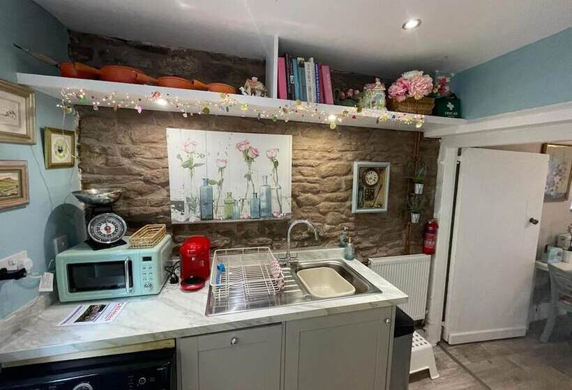 Captivating 1 Bed Cottage In Ross On Wye