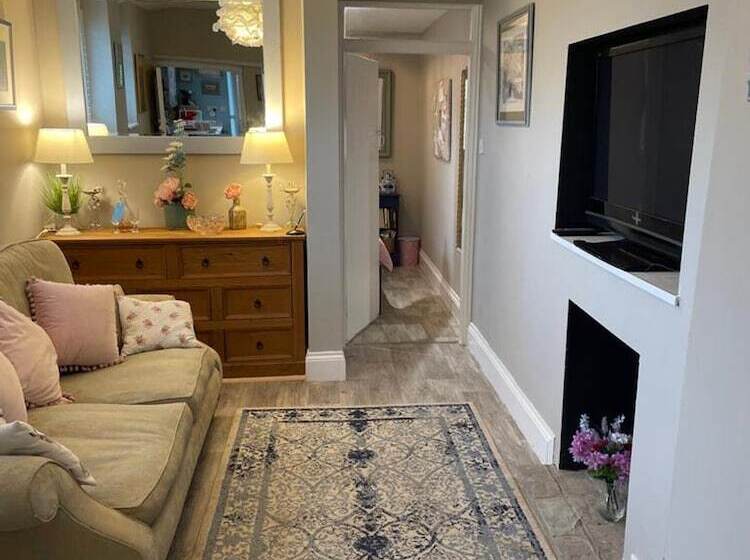 Captivating 1 Bed Cottage In Ross On Wye