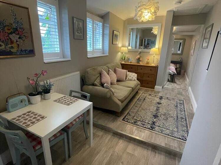 Captivating 1 Bed Cottage In Ross On Wye