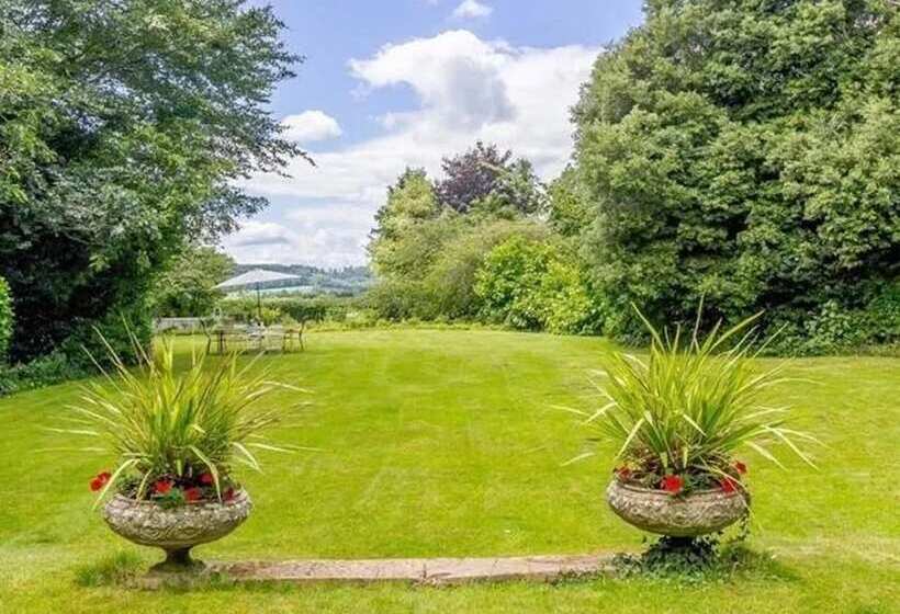 Captivating 1 Bed Cottage In Ross On Wye