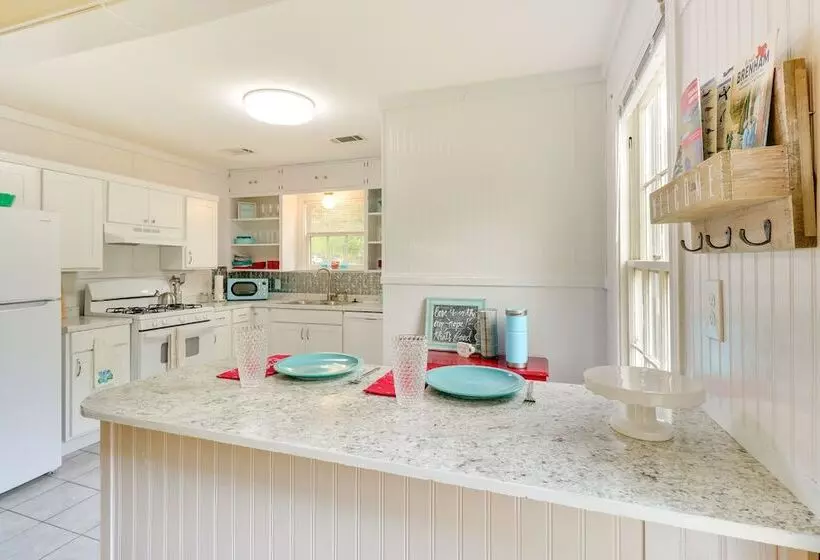 Charming Bryan Home   3 Mi To Kyle Field!