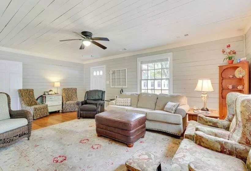 Charming Bryan Home   3 Mi To Kyle Field!