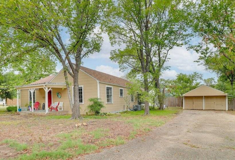 Charming Bryan Home   3 Mi To Kyle Field!