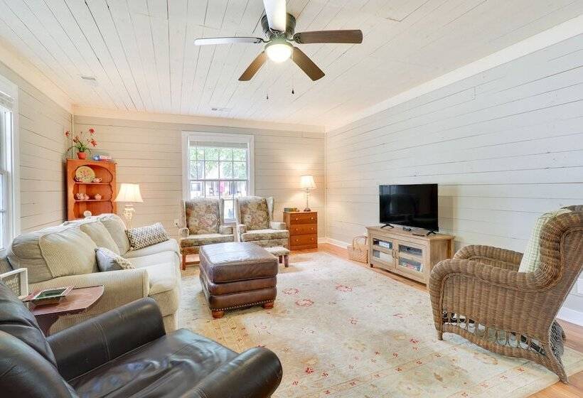 Charming Bryan Home   3 Mi To Kyle Field!