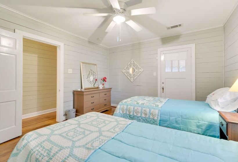 Charming Bryan Home   3 Mi To Kyle Field!