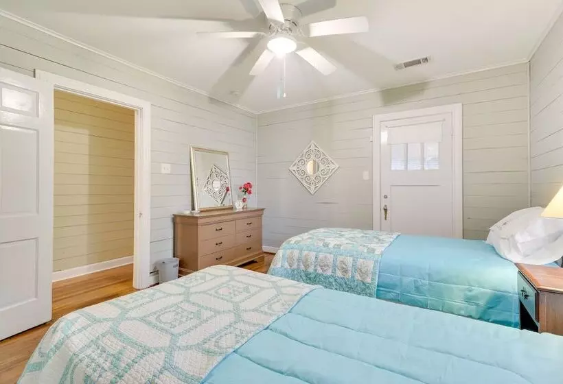 Charming Bryan Home   3 Mi To Kyle Field!