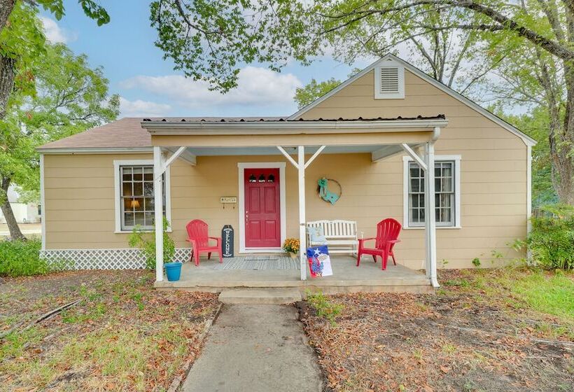 Charming Bryan Home   3 Mi To Kyle Field!