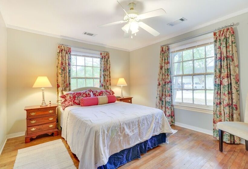 Charming Bryan Home   3 Mi To Kyle Field!