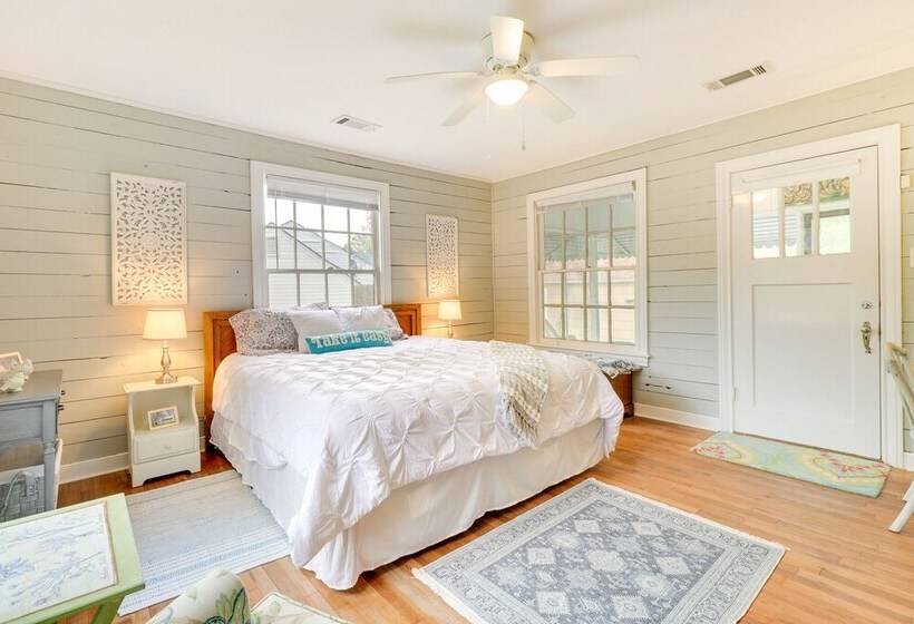 Charming Bryan Home   3 Mi To Kyle Field!