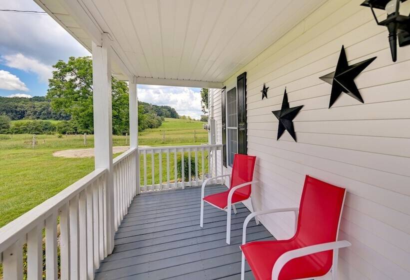 Charming Kentucky Farmhouse W/ Fire Pit & Grill!