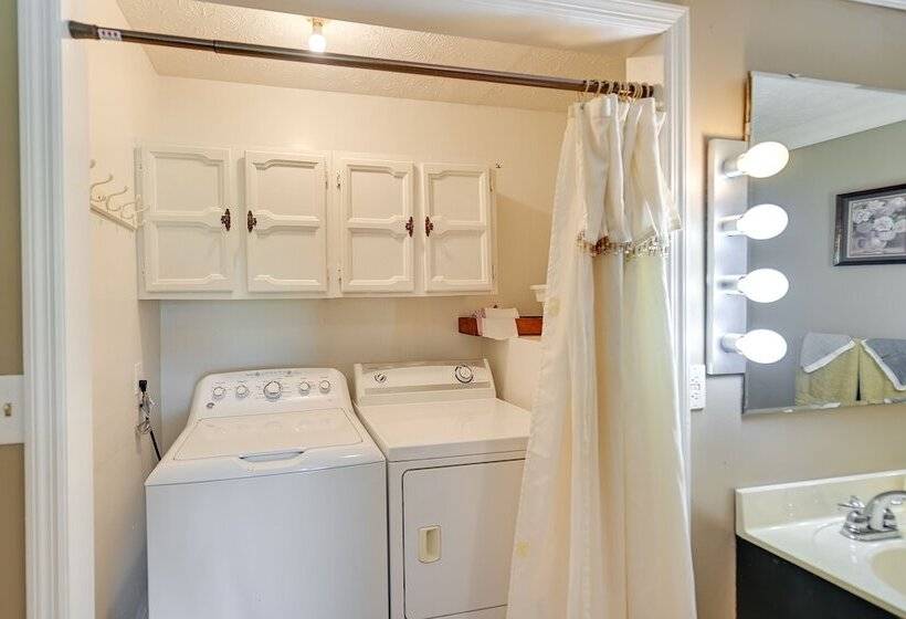 Charming Kentucky Farmhouse W/ Fire Pit & Grill!