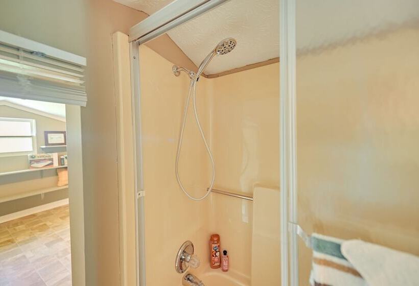 Charming Kentucky Farmhouse W/ Fire Pit & Grill!