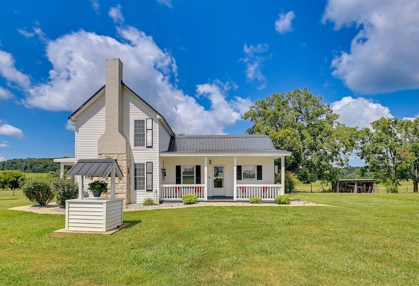 Charming Kentucky Farmhouse W/ Fire Pit & Grill!