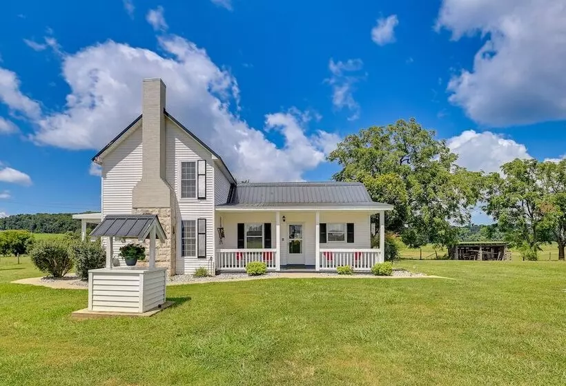 Charming Kentucky Farmhouse W/ Fire Pit & Grill!