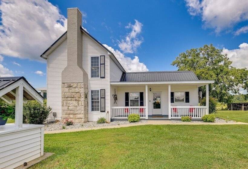 Charming Kentucky Farmhouse W/ Fire Pit & Grill!