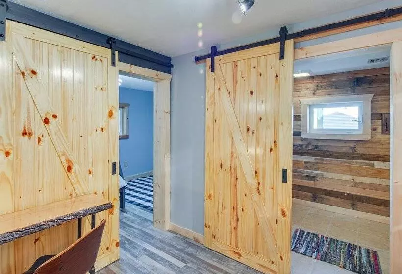 Charming Lake Chautauqua Home: Walk To Water!