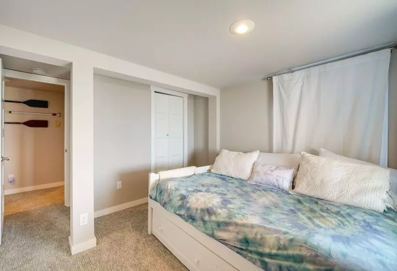 Coastal Pnw Home On Swimmable Beach W/ Hot Tub!