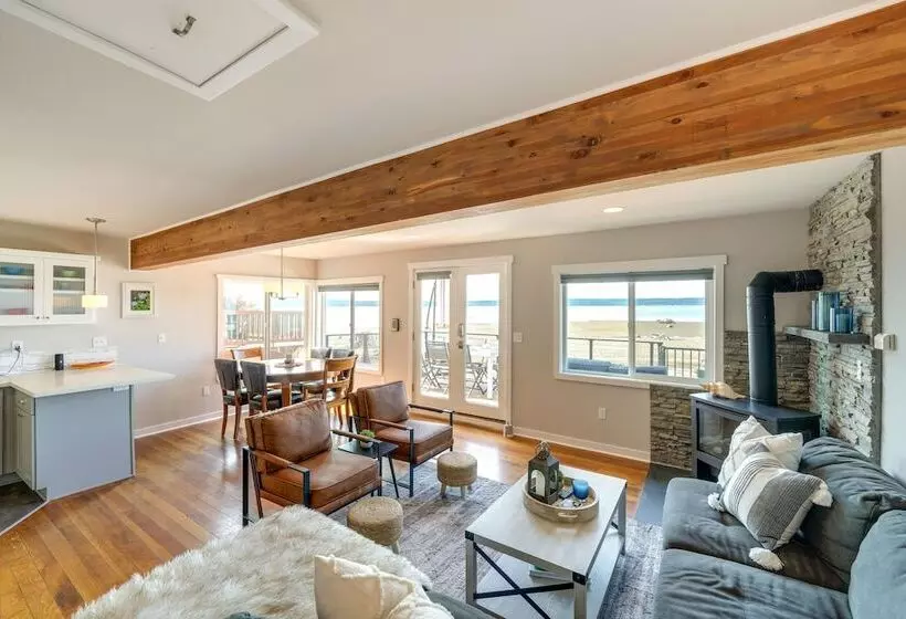 Coastal Pnw Home On Swimmable Beach W/ Hot Tub!