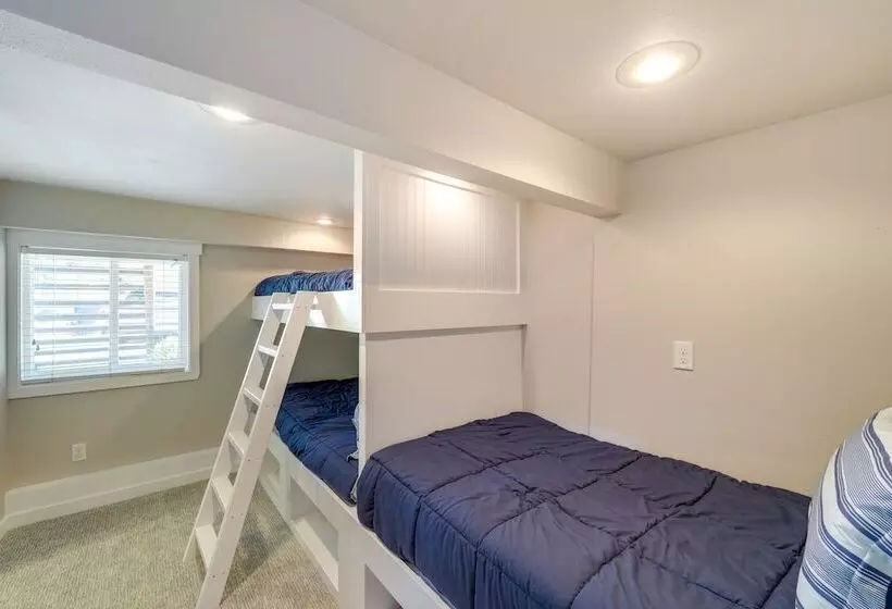 Coastal Pnw Home On Swimmable Beach W/ Hot Tub!