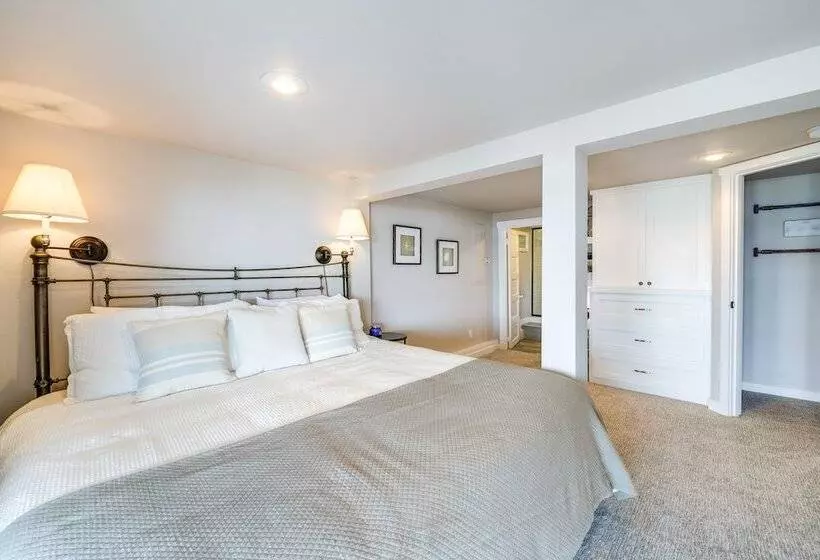 Coastal Pnw Home On Swimmable Beach W/ Hot Tub!