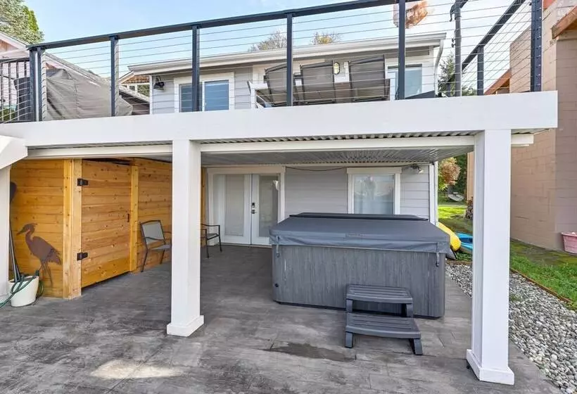 Coastal Pnw Home On Swimmable Beach W/ Hot Tub!