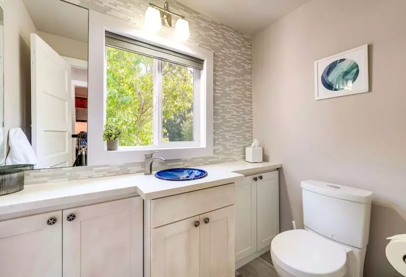 Coastal Pnw Home On Swimmable Beach W/ Hot Tub!