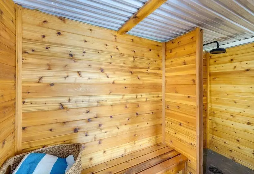 Coastal Pnw Home On Swimmable Beach W/ Hot Tub!