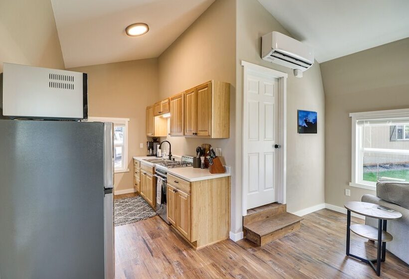 20 Mi To Glacier Natl Park: Pet Friendly Cabin