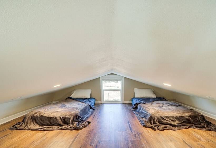 20 Mi To Glacier Natl Park: Pet Friendly Cabin