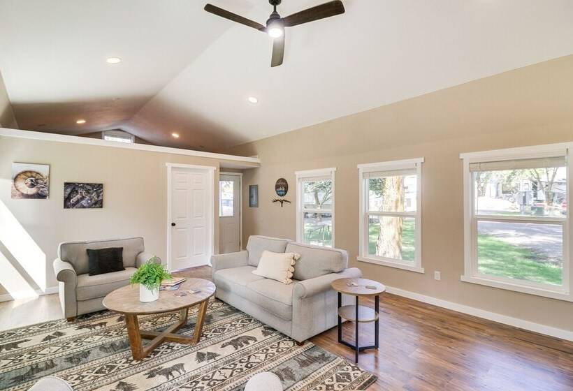 20 Mi To Glacier Natl Park: Pet Friendly Cabin