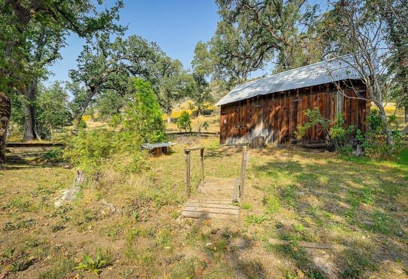 Countryside Views: Family Friendly Badger Cabin