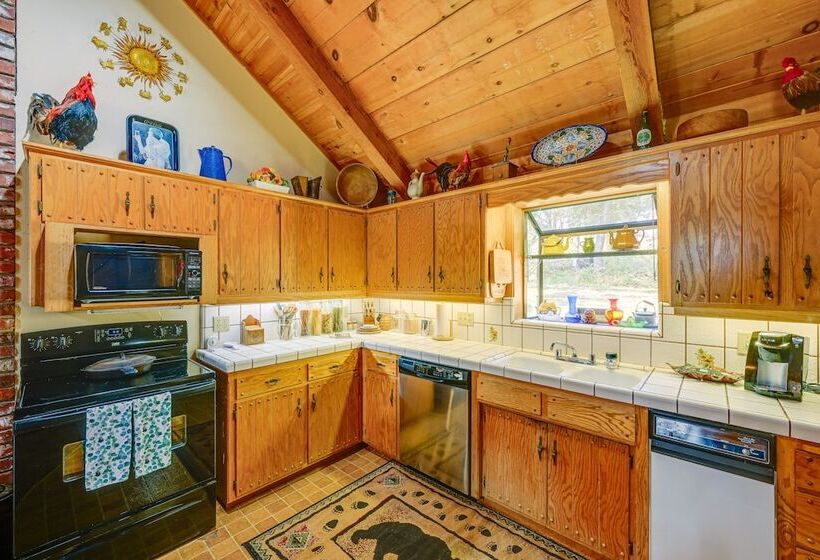 Countryside Views: Family Friendly Badger Cabin