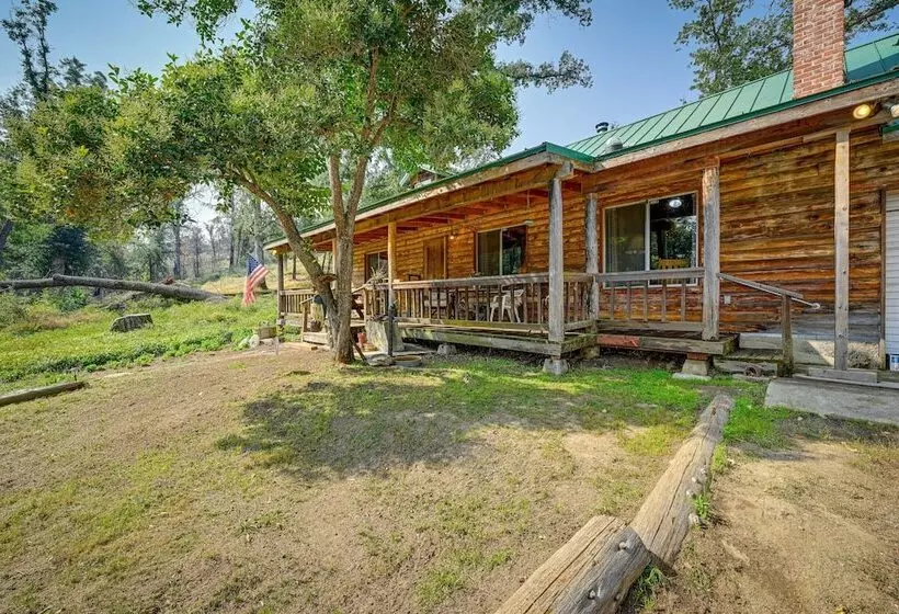 Countryside Views: Family Friendly Badger Cabin