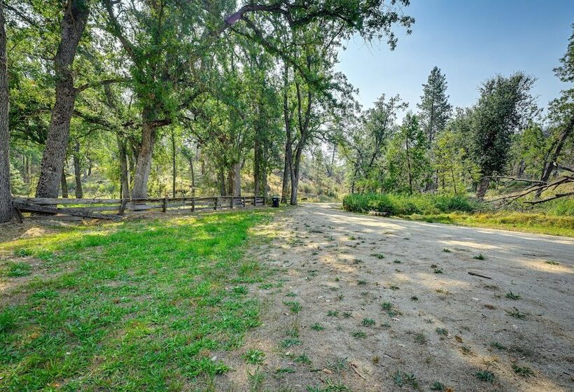 Countryside Views: Family Friendly Badger Cabin