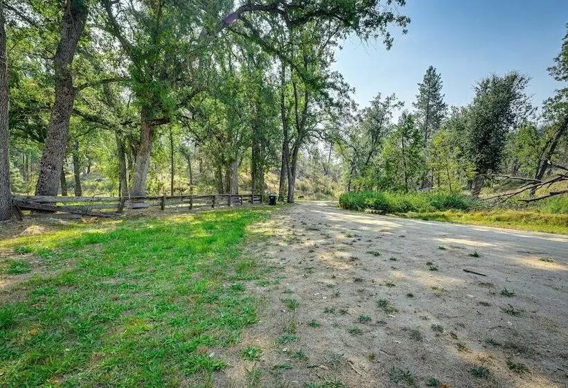 Countryside Views: Family Friendly Badger Cabin