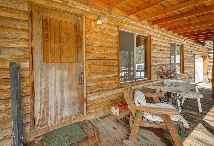 Countryside Views: Family Friendly Badger Cabin