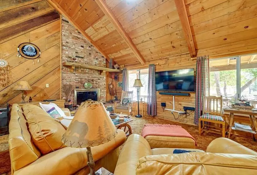 Countryside Views: Family Friendly Badger Cabin