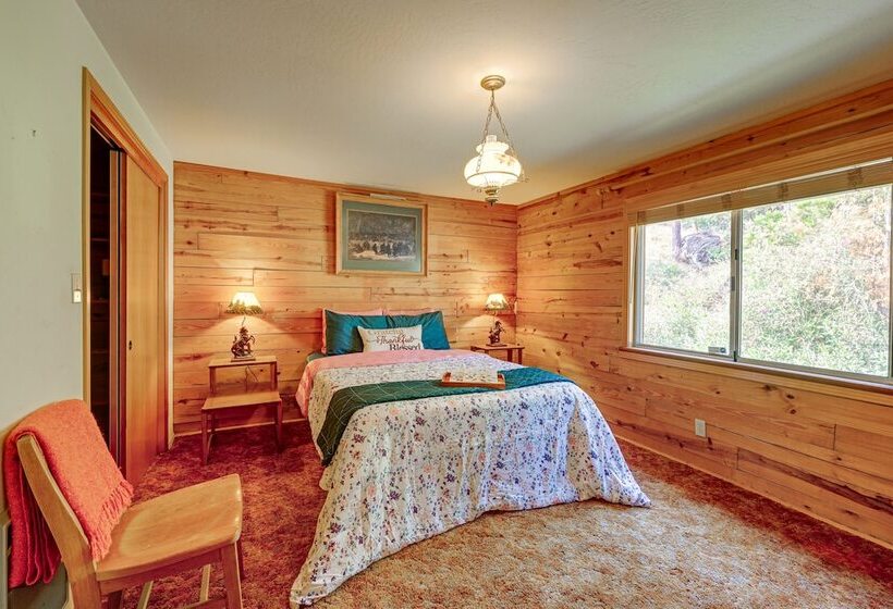 Countryside Views: Family Friendly Badger Cabin