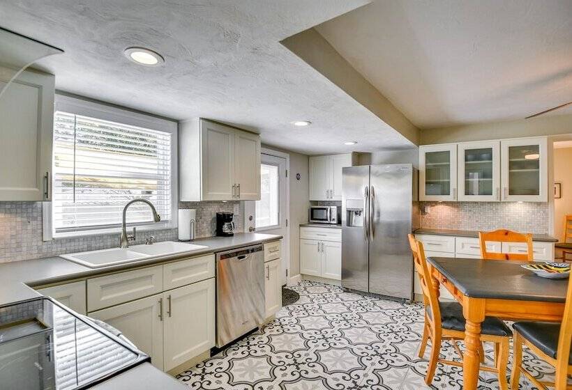 Dog Friendly Daytona Beach Cottage W/ Patio!