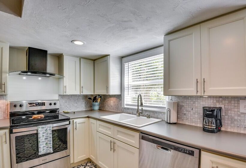 Dog Friendly Daytona Beach Cottage W/ Patio!