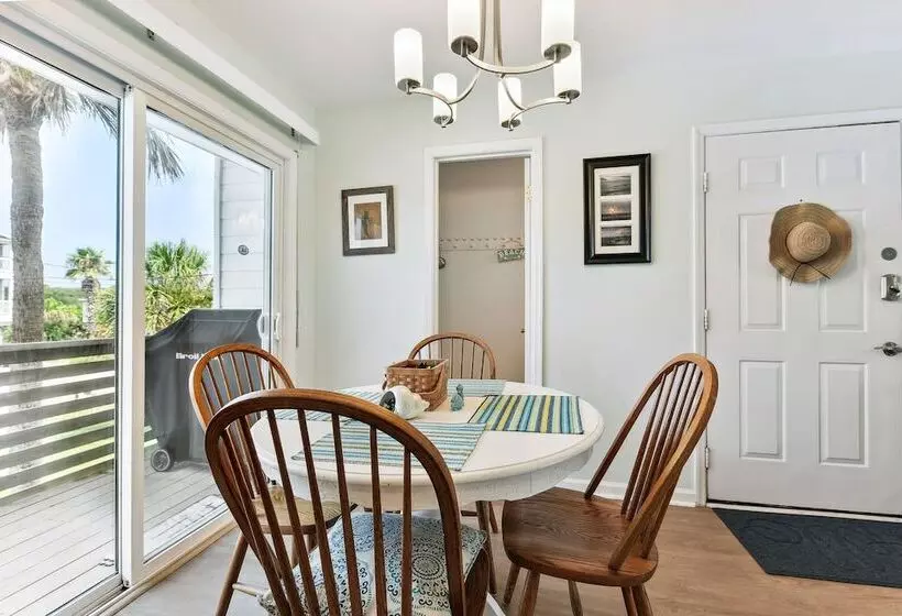 Fernandina Beach Vacation Rental: Steps To Beach!