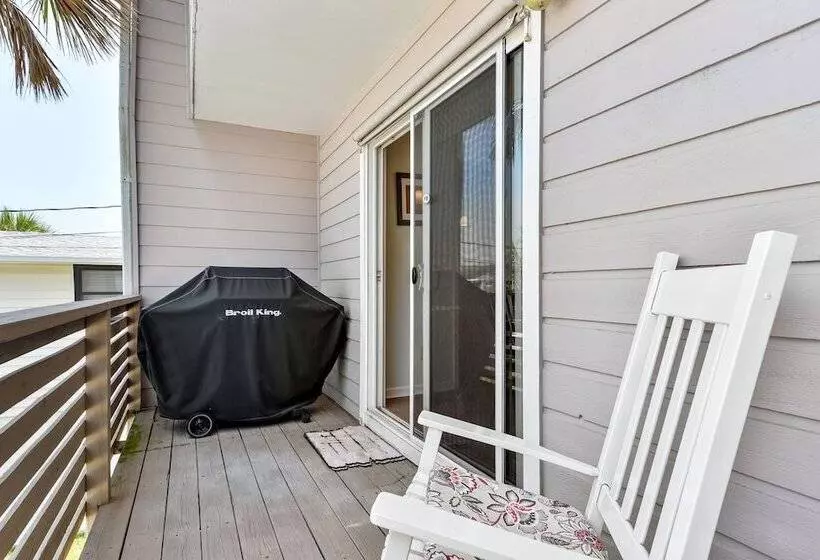 Fernandina Beach Vacation Rental: Steps To Beach!