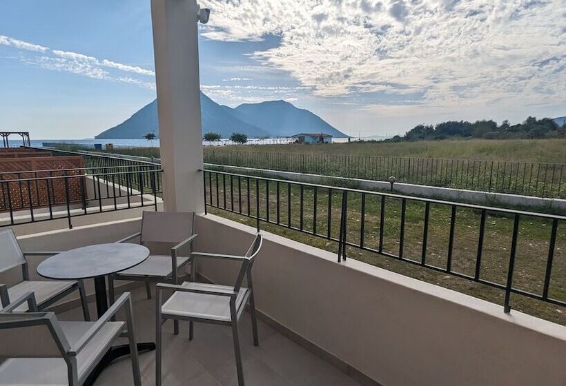 בית מלון כפרי Costa Ionica Mytikas Seaside