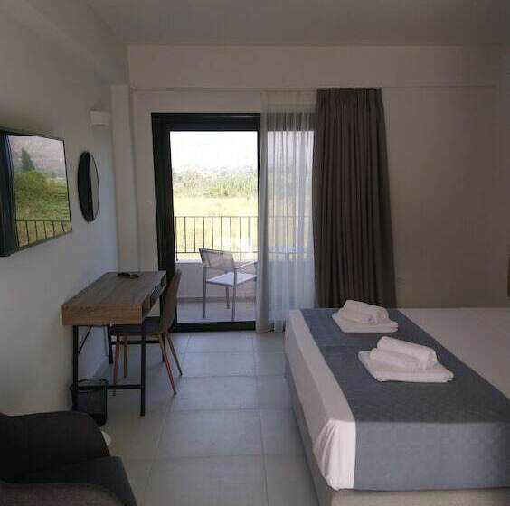 בית מלון כפרי Costa Ionica Mytikas Seaside