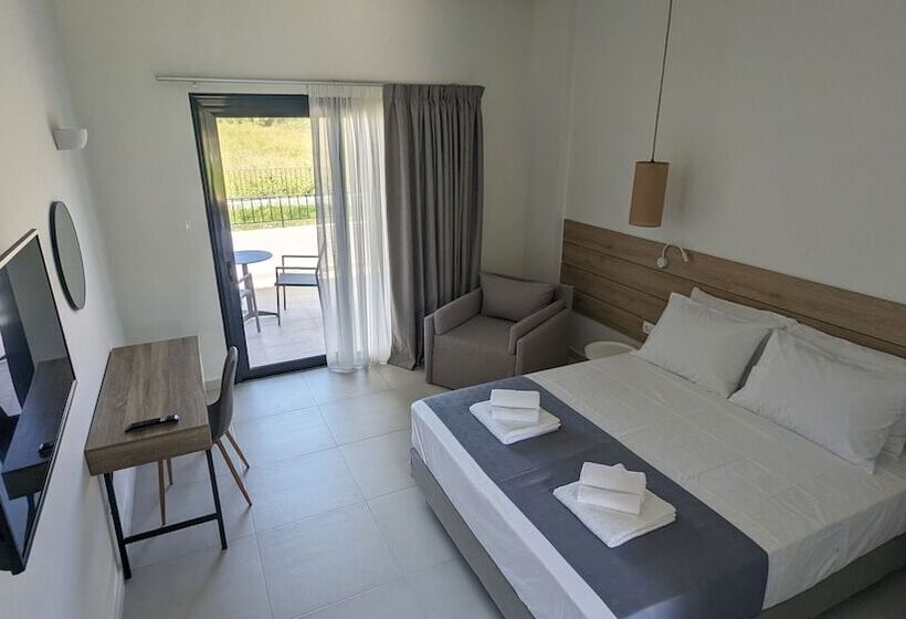 בית מלון כפרי Costa Ionica Mytikas Seaside