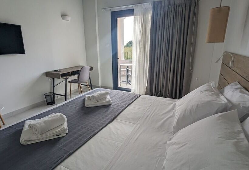 בית מלון כפרי Costa Ionica Mytikas Seaside